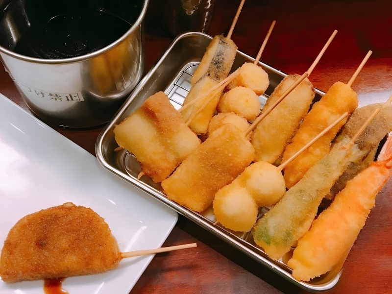 串やの料理と店内（1）
